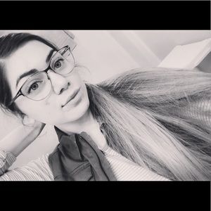 Meet your Posher, Laura